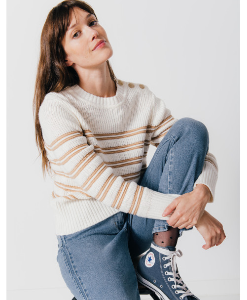 Pull SUNDAY - Pull jeu de rayures boutons dorés épaule -  Ecru - C'est Beau la Vie