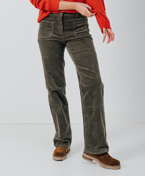 Pantalon COLOMBE  - Pantalon coupe flare et large en velours poches plaquées -  Dark olive - C'est Beau la Vie Pantalon COLOMBE  - Pantalon coupe flare et large en velours poches plaquées -  Dark olive - C'est Beau la Vie