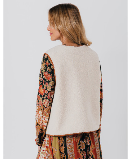 Gilet COMETTE - Gilet bouclette sans manches bords contrastés boutons corne -  Ecru - C'est Beau la Vie