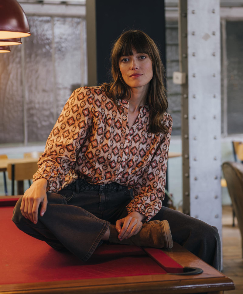 Chemise ROMAINE - Chemise col V en voile de coton imprimée graphique -  Ecru - C'est Beau la Vie