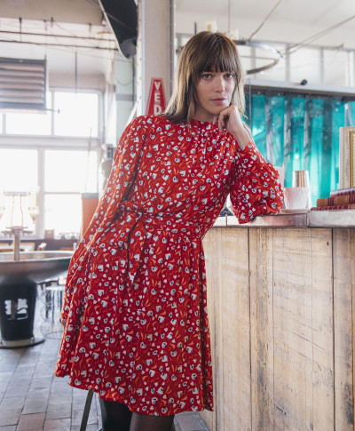 Robe DOUCEUR  - Robe courte imprimée fleur manches ballons et ceinturée -  Rouge - C'est Beau la Vie