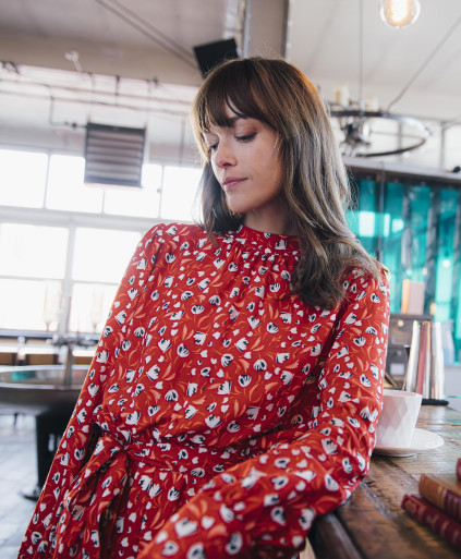 Robe DOUCEUR  - Robe courte imprimée fleur manches ballons et ceinturée -  Rouge - C'est Beau la Vie