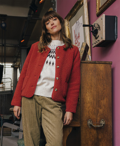 Veste ALICE - Veste courte en matière bouclette boutons corne -  Santal - C'est Beau la Vie