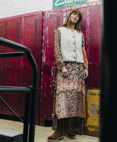 Gilet COMETTE - Gilet bouclette sans manches bords contrastés boutons corne -  Ecru - C'est Beau la Vie