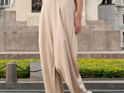 Comment porter le pantalon beige ce printemps-été 2026 ?