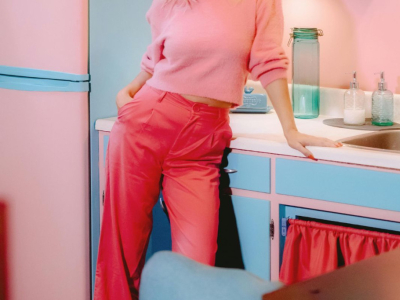Pantalon rose : idées de looks pour le printemps-été 2026