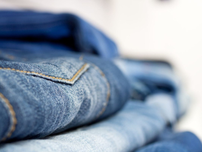 Morphologie en V : les jeans qui rééquilibrent les épaules