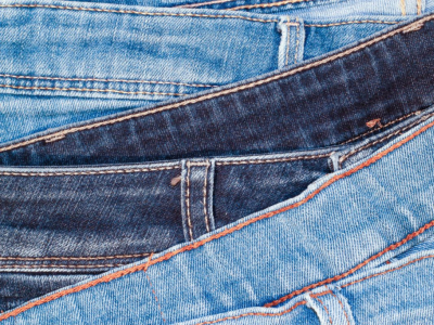 Quel jean choisir pour un look minimaliste et tendance cet automne 